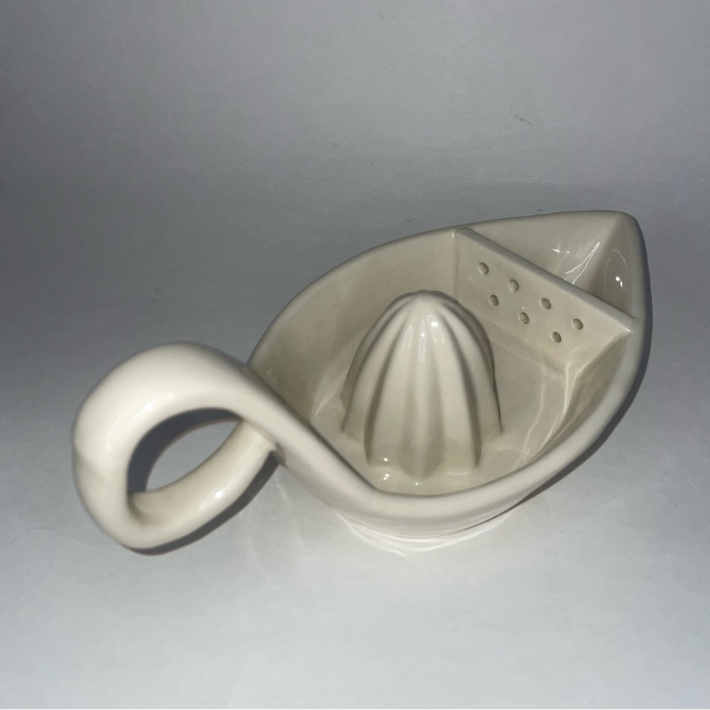 Vintage Rae Dunn Boutique Lemon Orange Squeezer Juicer by Magenta Ceramic Baker - Picture 3 of 5